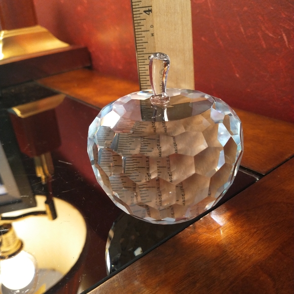 Simon Designs - Crystal Faceted Apple Paperweight - Approximately 3"T - Picture 5 of 5